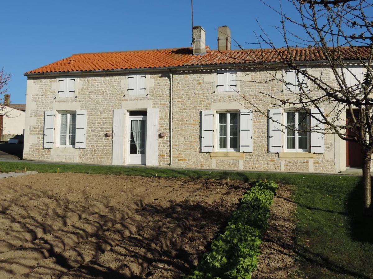 Gite De L'Aubree 17 Puy-du-Lac Exteriör bild